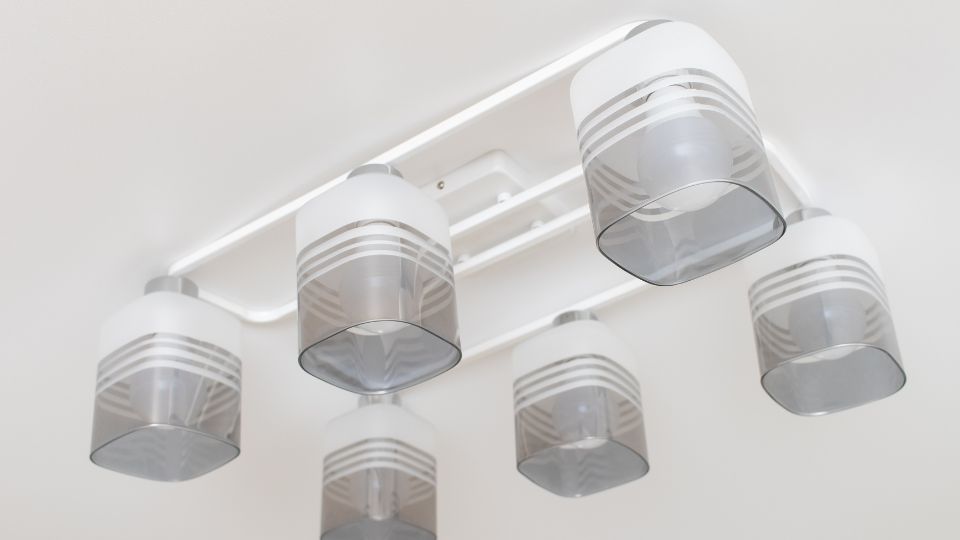 lustra cu becuri led
