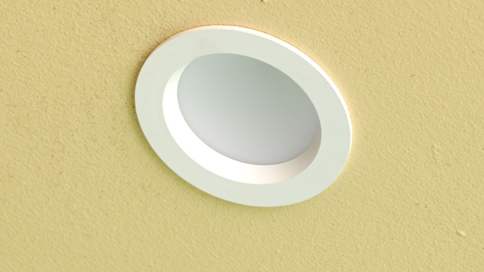 plafoniera led perete